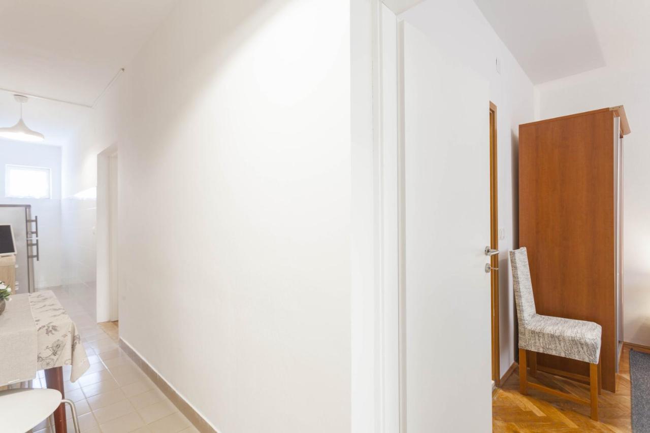 Apartments Maras Makarska Bilik gambar
